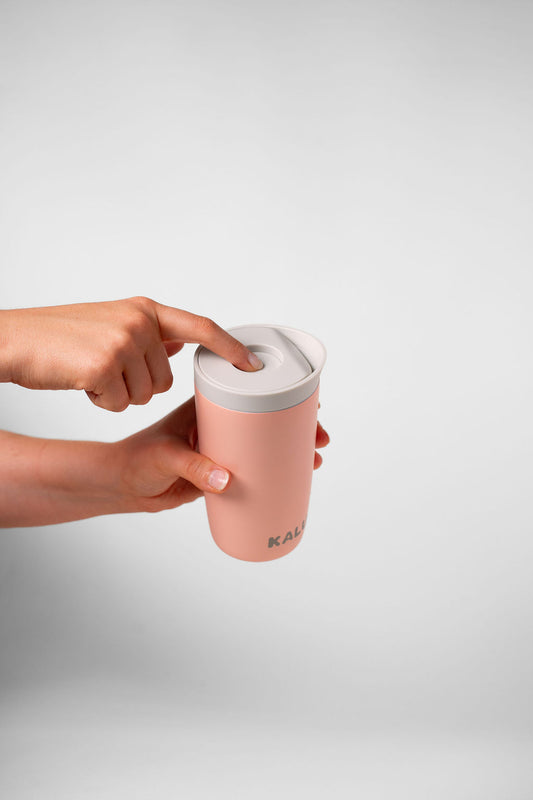 KALU Sunrise Coral travel cup - one-click leak-proof lid open
